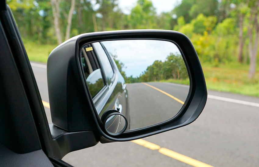 Retrovisor coche: Las cámaras laterales eliminan los ángulos muertos del  conductor